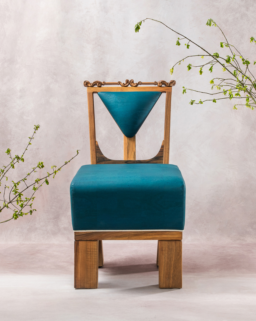 Isadora — Low Chair oblazinjen leseni stol